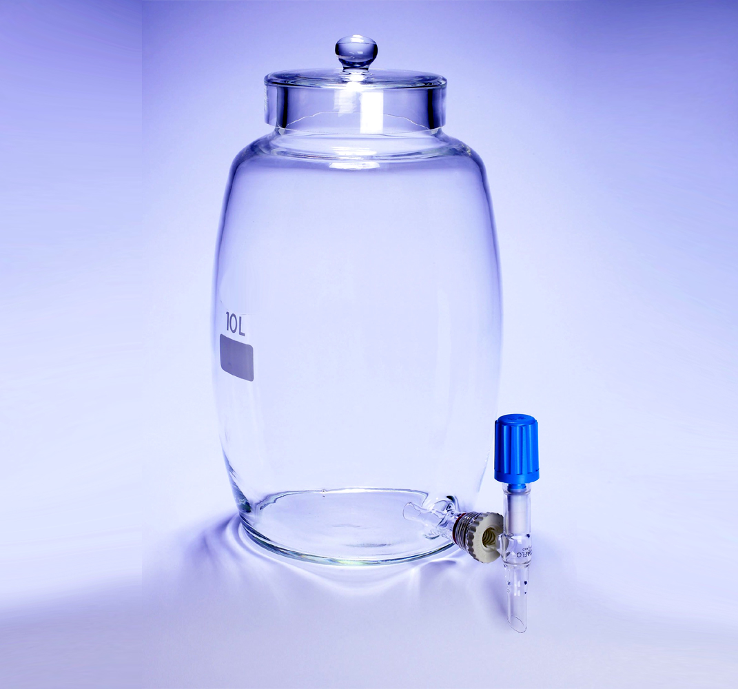 Хранение дистиллированной воды. Склянка с тубусом исп 3. Емкость для дистиллированной воды. Бутыль для дистиллированной воды. Бутыли для дистиллированной воды стеклянные.